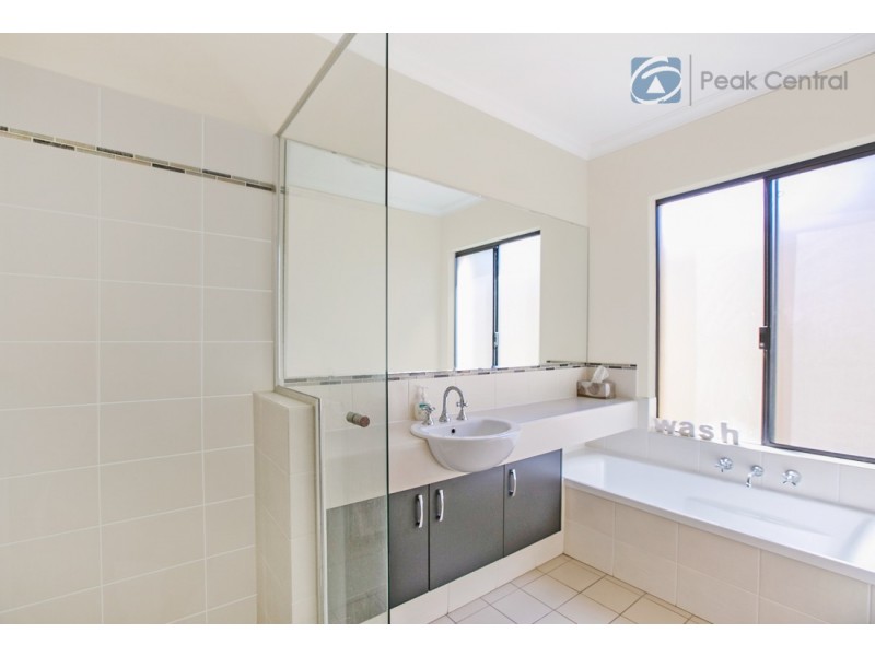 6A Ritchie Way, Cloverdale WA 6105