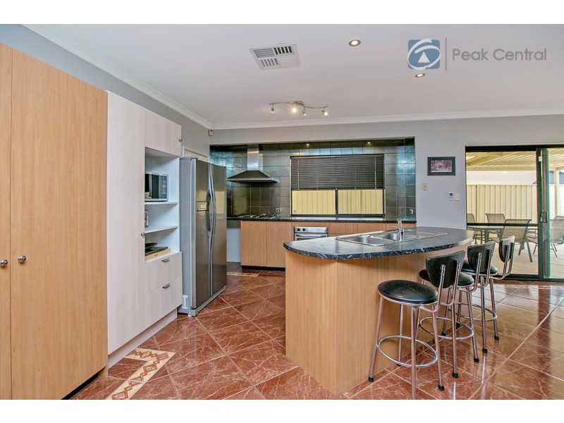 16 Carnegie Parade, Success WA 6164