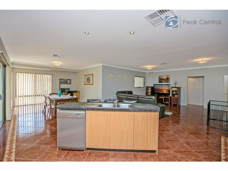 16 Carnegie Parade, Success WA 6164