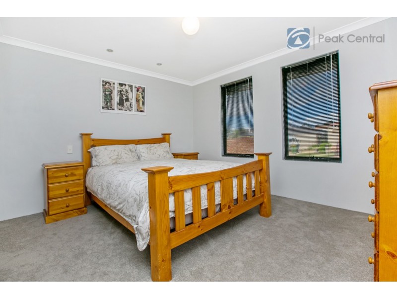 16 Carnegie Parade, Success WA 6164