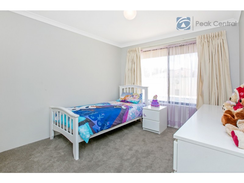 16 Carnegie Parade, Success WA 6164