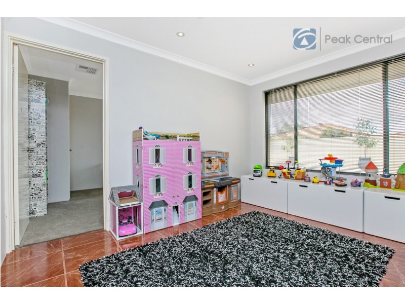 16 Carnegie Parade, Success WA 6164