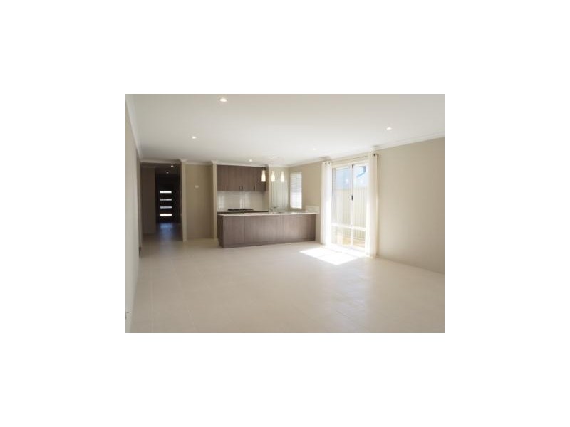 32 Needlewood Loop, Wandi WA 6167