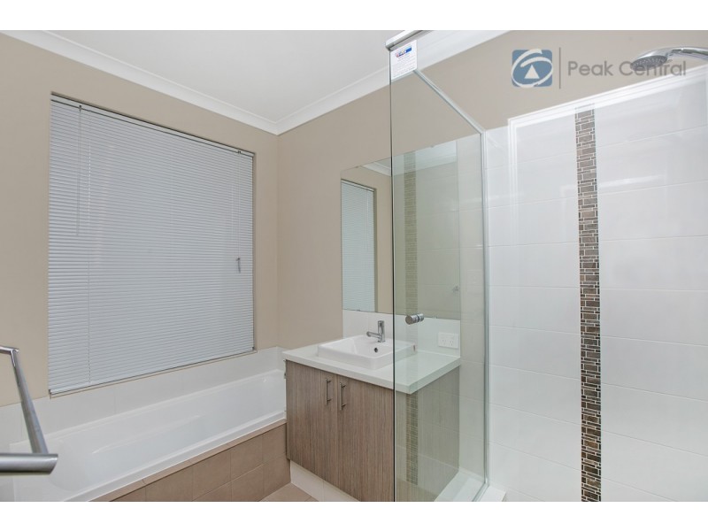 32 Needlewood Loop, Wandi WA 6167