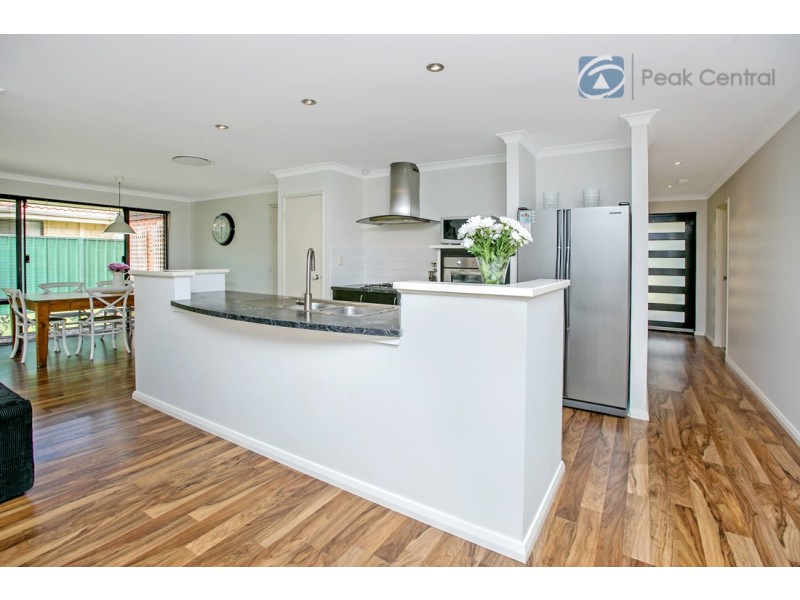 32 Roper Boulevard, Hammond Park WA 6164