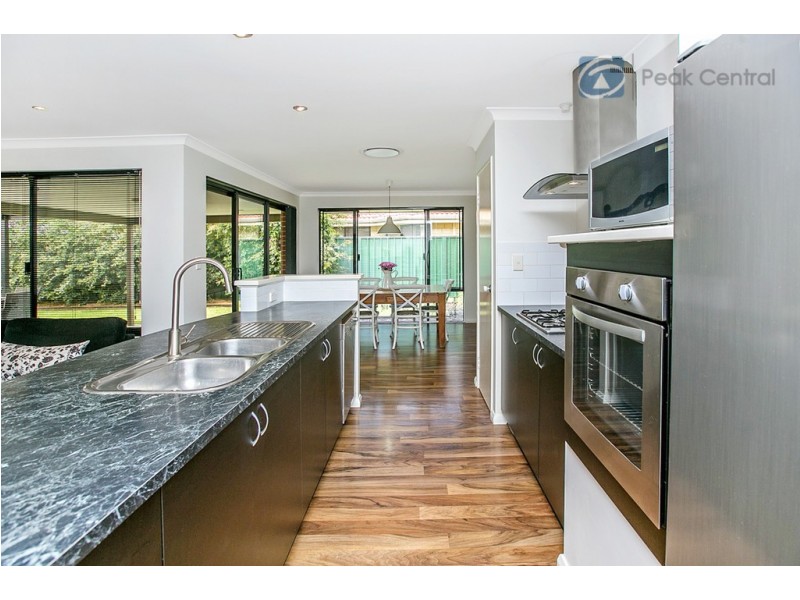 32 Roper Boulevard, Hammond Park WA 6164