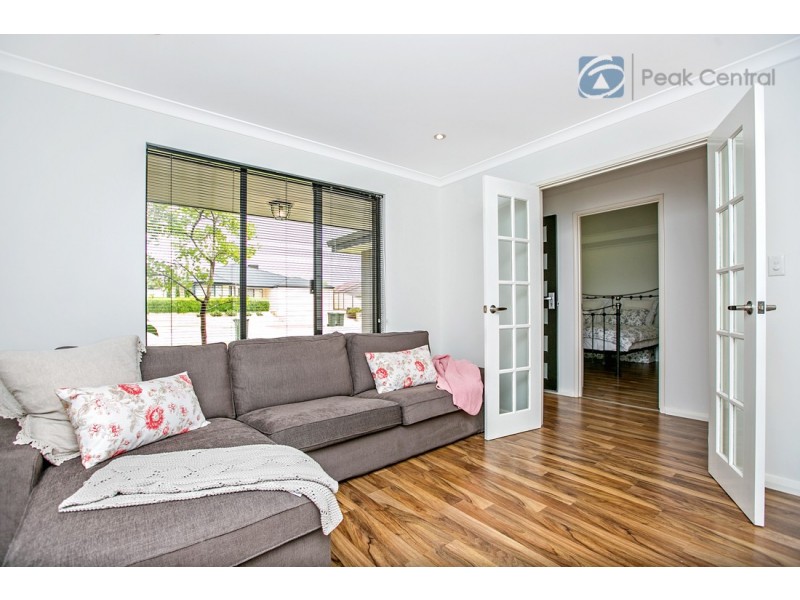 32 Roper Boulevard, Hammond Park WA 6164