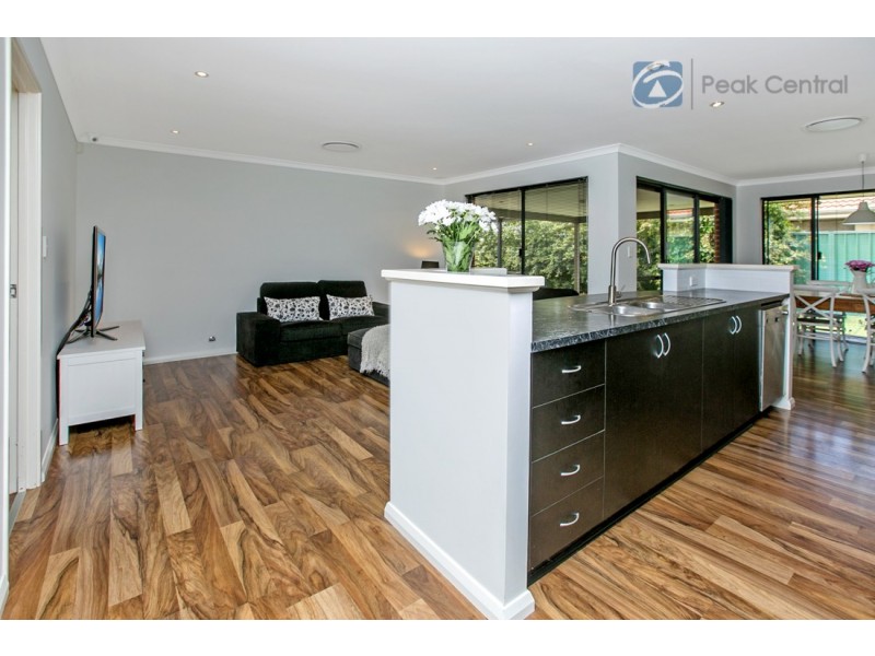 32 Roper Boulevard, Hammond Park WA 6164