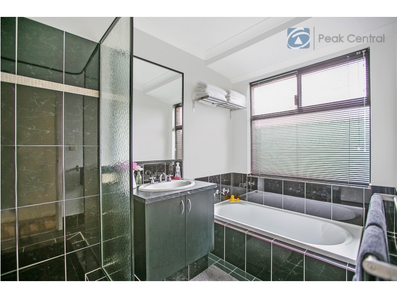 32 Roper Boulevard, Hammond Park WA 6164