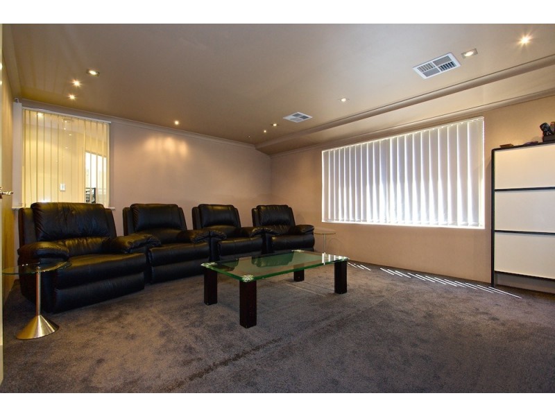 45 Chivalry Way, Atwell WA 6164