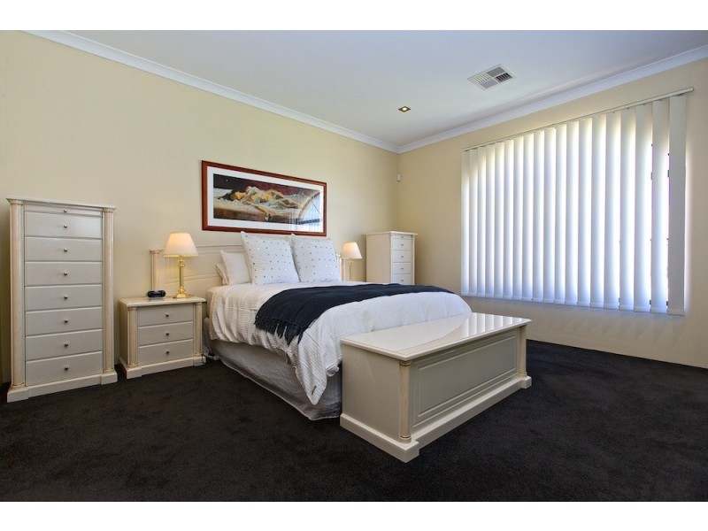 45 Chivalry Way, Atwell WA 6164