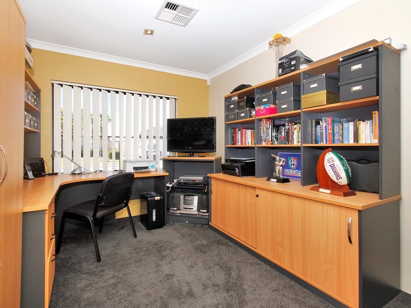 45 Chivalry Way, Atwell WA 6164