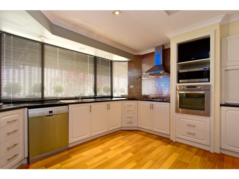 45 Chivalry Way, Atwell WA 6164