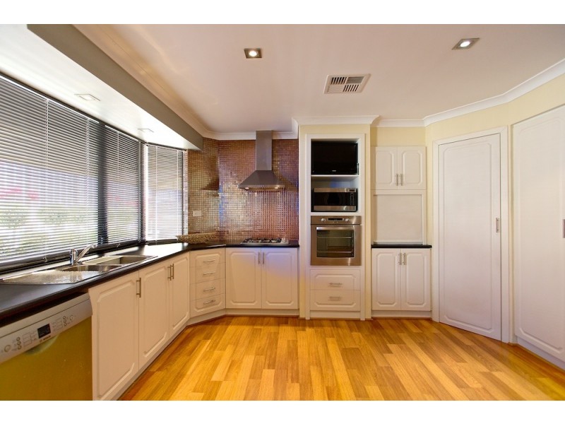 45 Chivalry Way, Atwell WA 6164