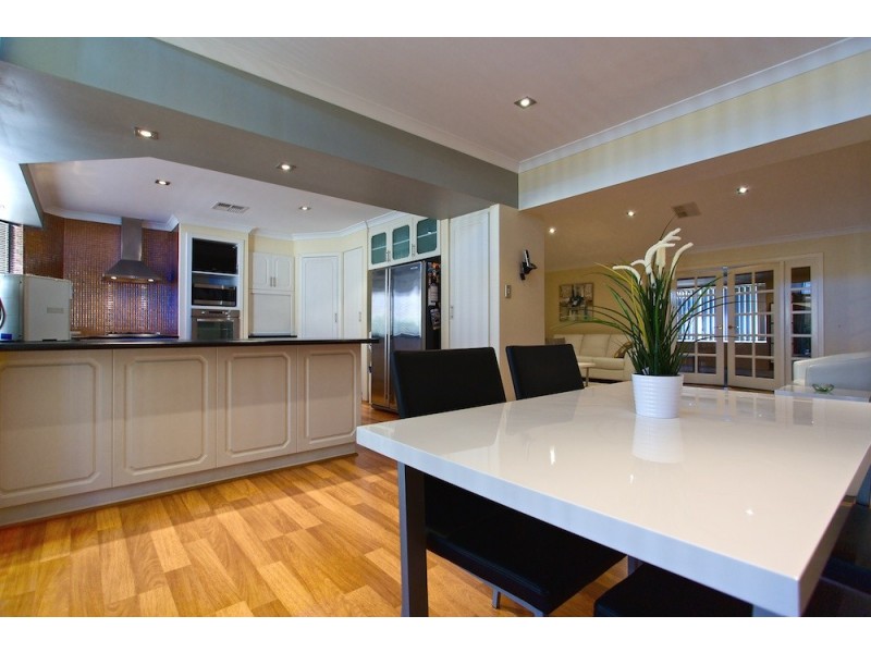 45 Chivalry Way, Atwell WA 6164