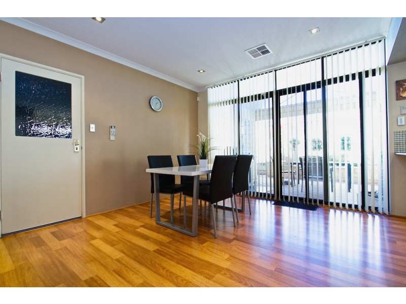 45 Chivalry Way, Atwell WA 6164