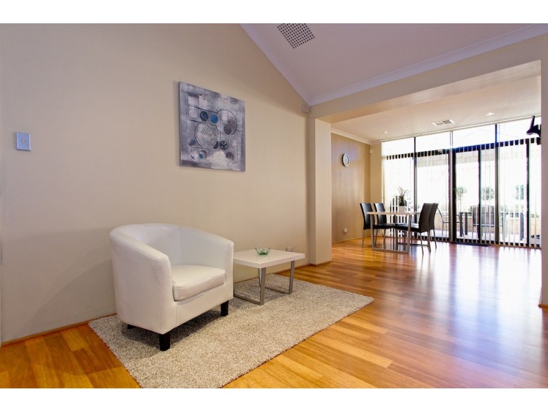 45 Chivalry Way, Atwell WA 6164