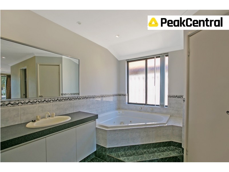 99 Aurora Drive, Atwell WA 6164