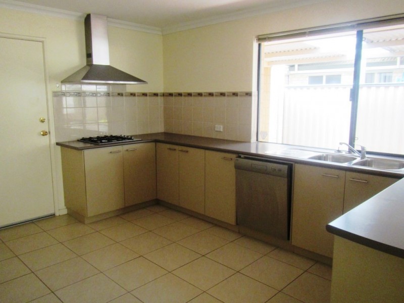 4 Caribbean Turn, Aubin Grove WA 6164