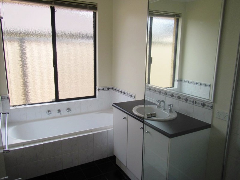 4 Caribbean Turn, Aubin Grove WA 6164