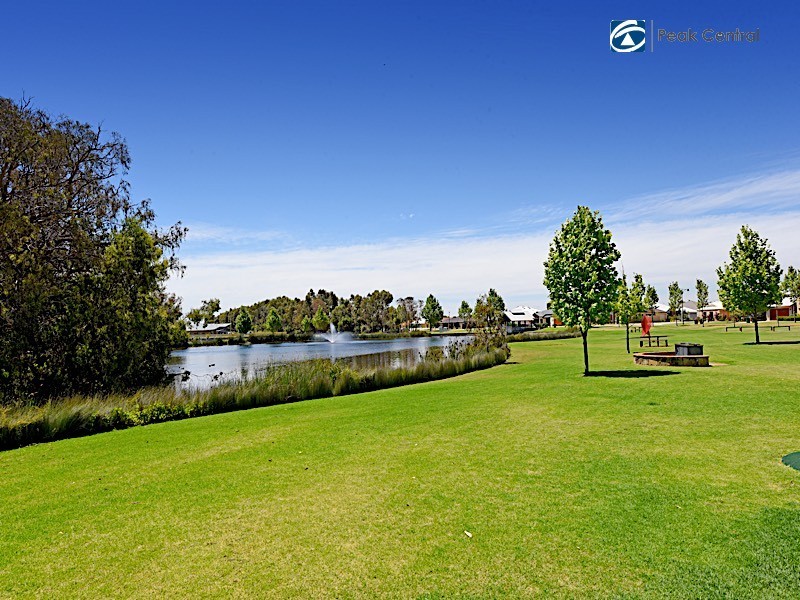 5 Haven Way, Atwell WA 6164