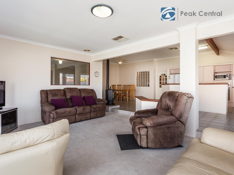 16 Lombe Gardens, Atwell WA 6164