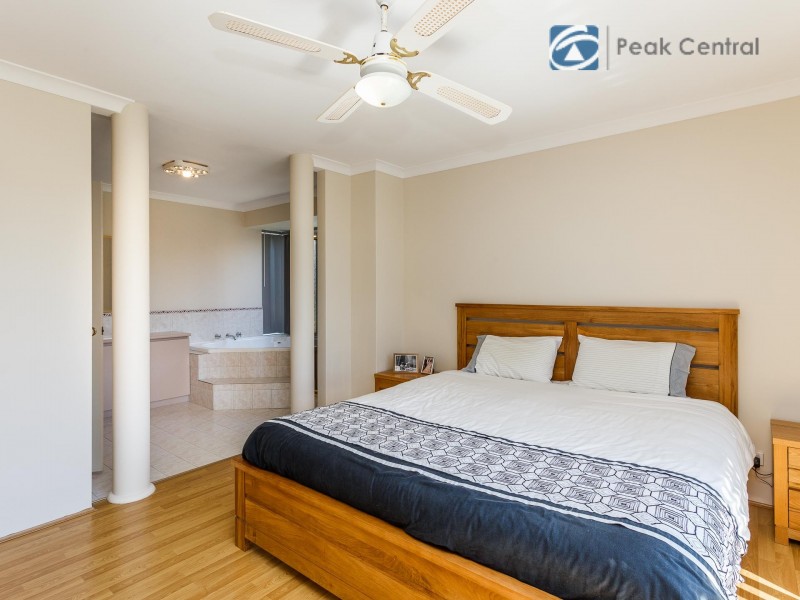 16 Lombe Gardens, Atwell WA 6164