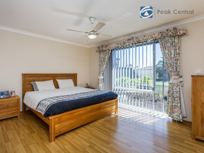 16 Lombe Gardens, Atwell WA 6164