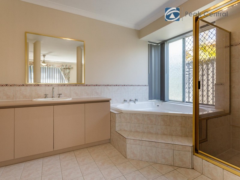 16 Lombe Gardens, Atwell WA 6164