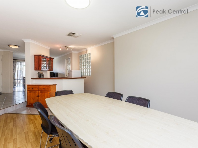 16 Lombe Gardens, Atwell WA 6164