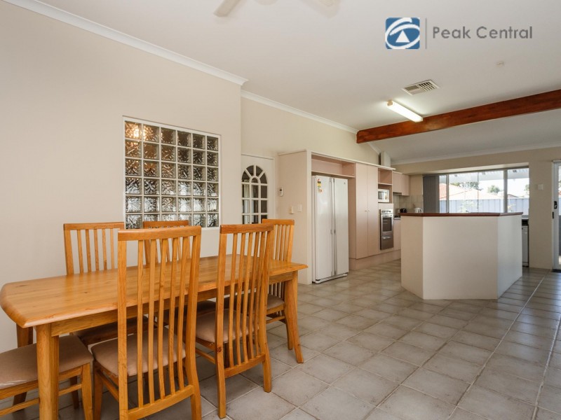 16 Lombe Gardens, Atwell WA 6164