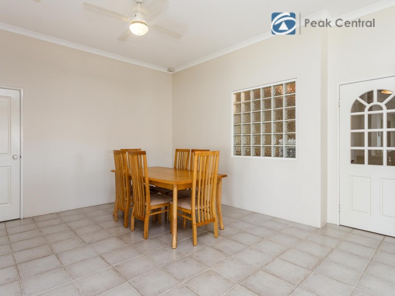 16 Lombe Gardens, Atwell WA 6164