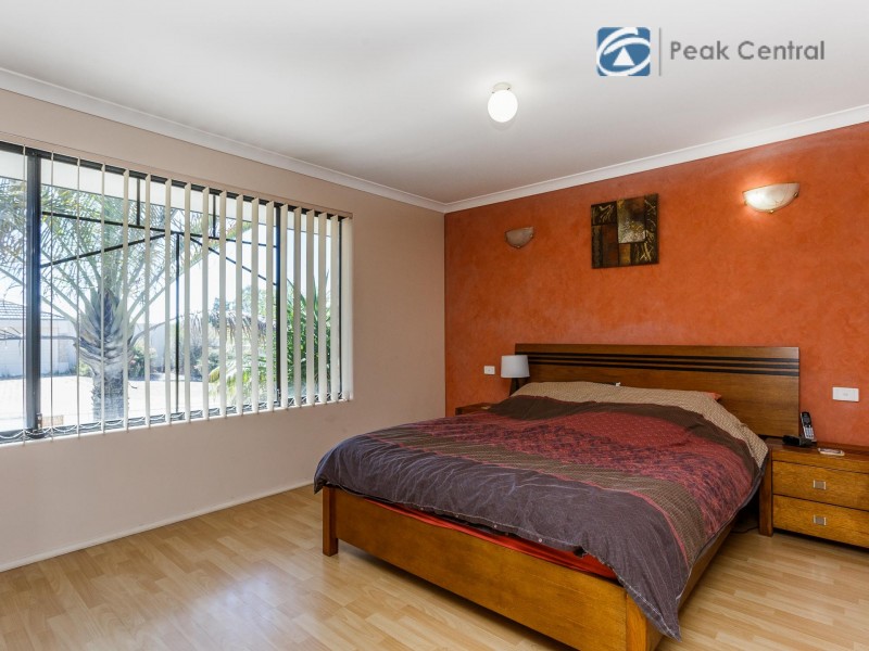 7 Rosehill Court, Atwell WA 6164