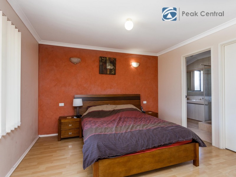 7 Rosehill Court, Atwell WA 6164