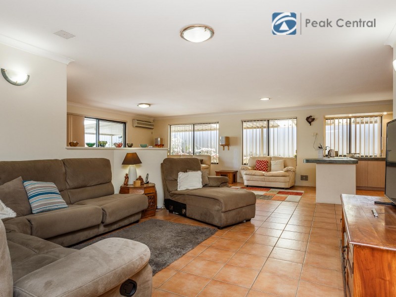 7 Rosehill Court, Atwell WA 6164