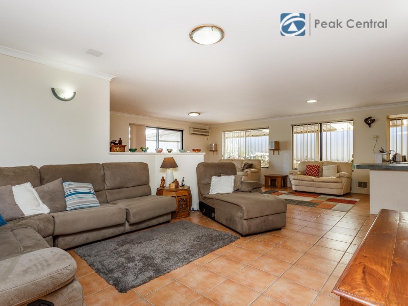 7 Rosehill Court, Atwell WA 6164