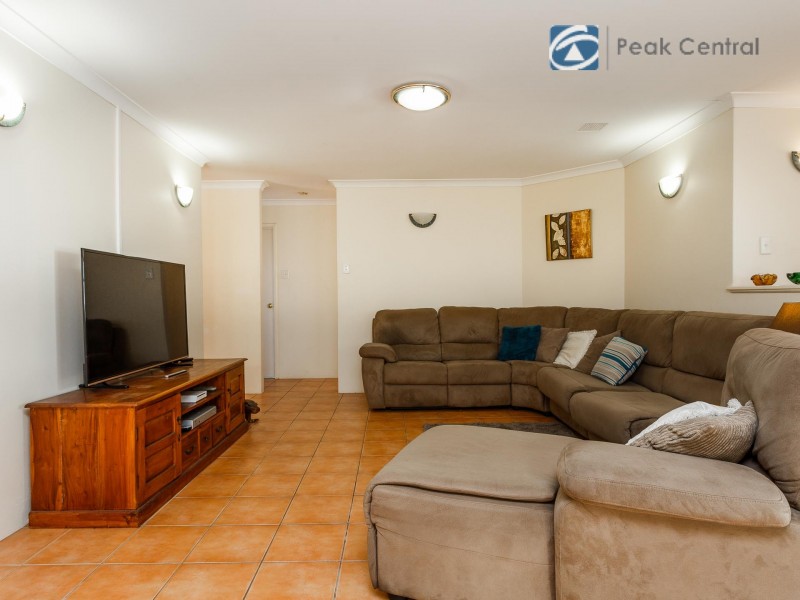 7 Rosehill Court, Atwell WA 6164