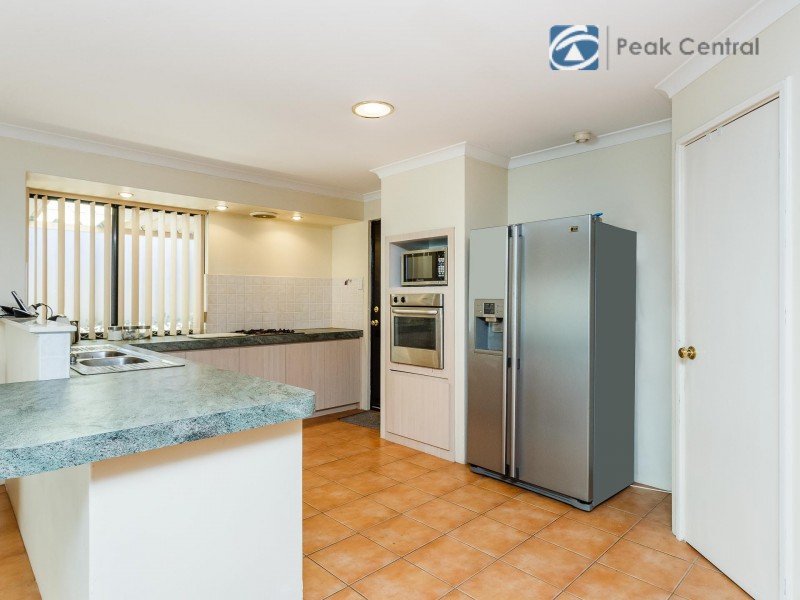 7 Rosehill Court, Atwell WA 6164