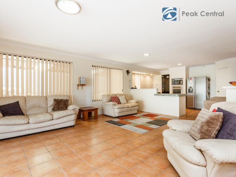 7 Rosehill Court, Atwell WA 6164