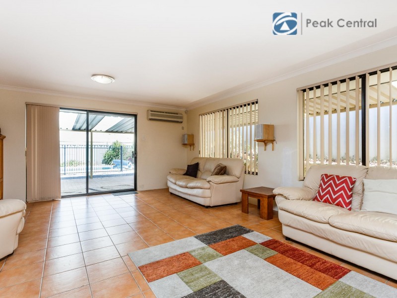 7 Rosehill Court, Atwell WA 6164