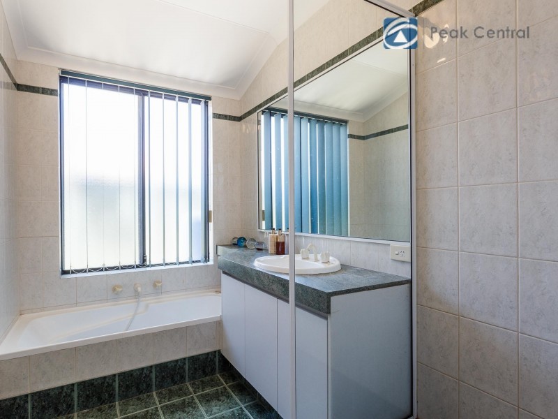 7 Rosehill Court, Atwell WA 6164