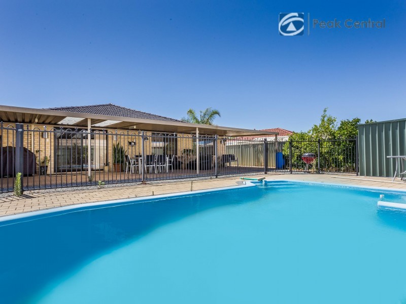 7 Rosehill Court, Atwell WA 6164