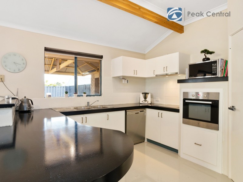 24 Marraboor Place, Success WA 6164