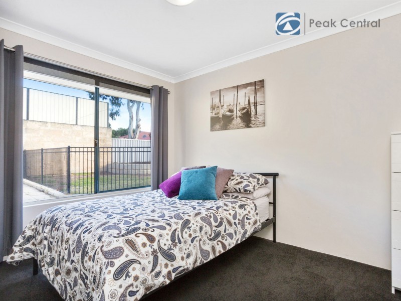24 Marraboor Place, Success WA 6164