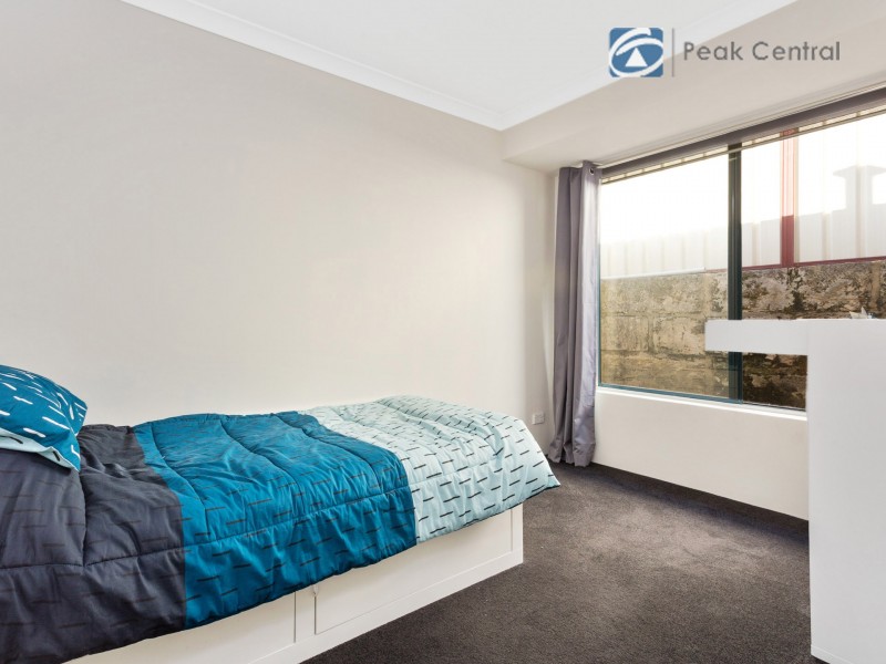 24 Marraboor Place, Success WA 6164