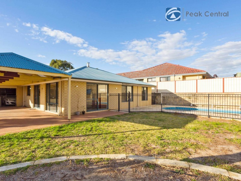 24 Marraboor Place, Success WA 6164