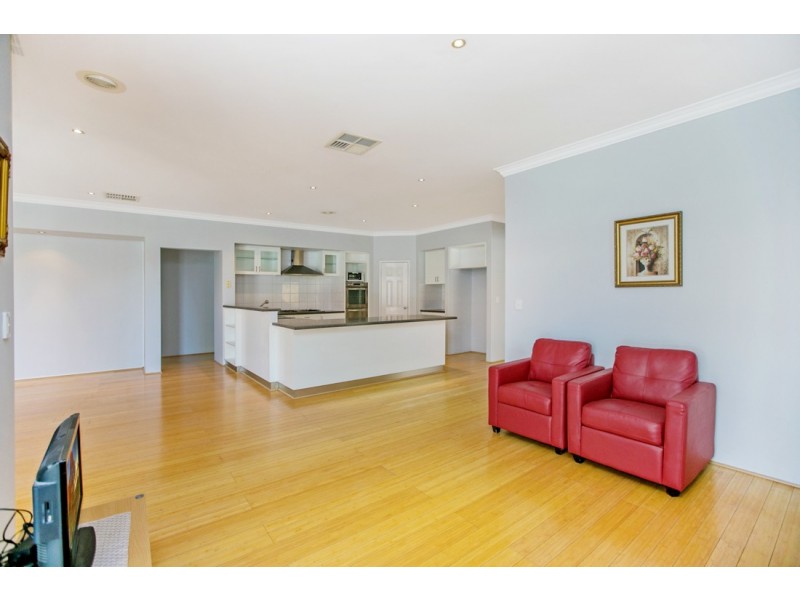 13 Panton Drive, Success WA 6164