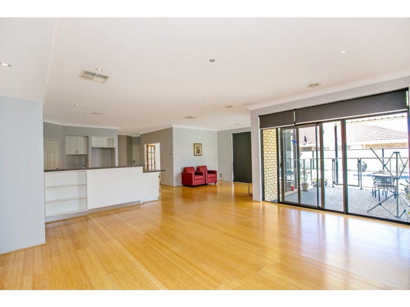 13 Panton Drive, Success WA 6164