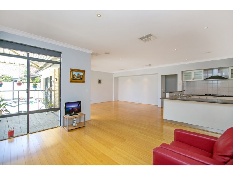 13 Panton Drive, Success WA 6164