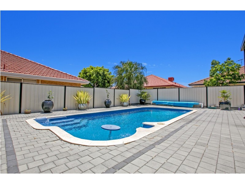 13 Panton Drive, Success WA 6164